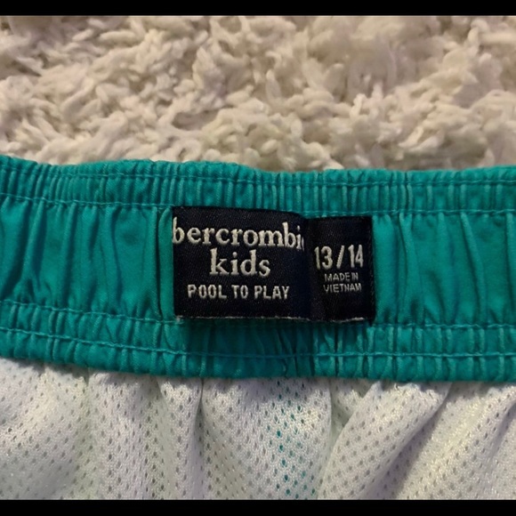 Kid swim trunks.. size 13/14 - Picture 2 of 2